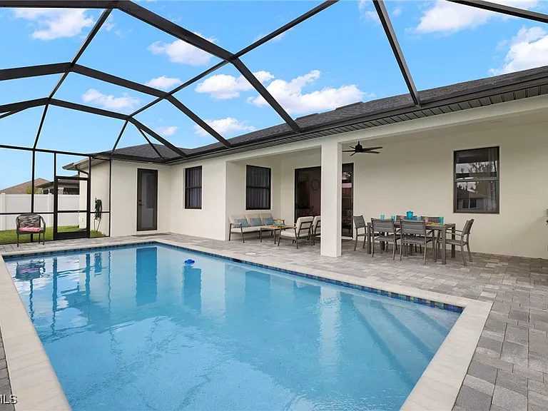 1137 SW 18th Ct — Photo 24