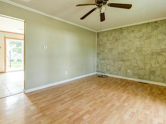 5th image of 484 Benson Dr