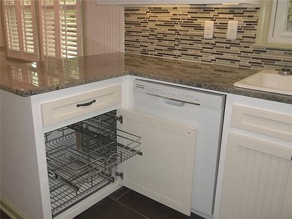 5th image of 3607 Hershey Ln