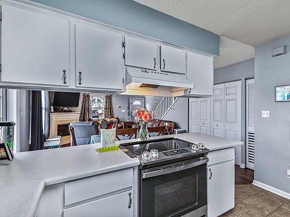 5th image of 4112 Castellan Dr