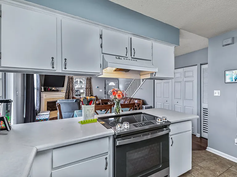 4112 Castellan Dr — Photo 5