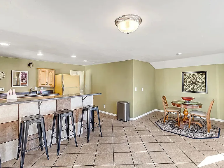 1420 Pinyon Ave — Photo 4