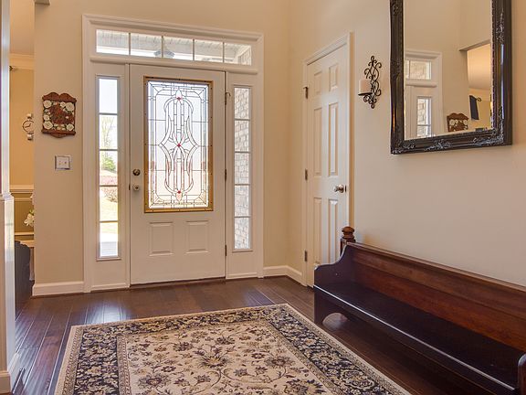 2nd image of 2064 Wythe Dr