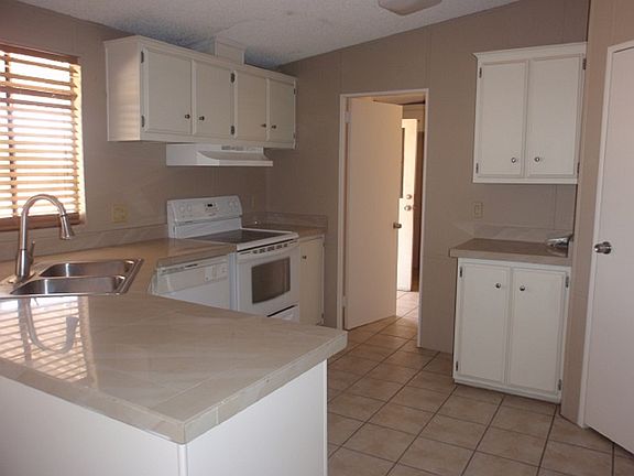 4th image of 2905 S 108th Dr