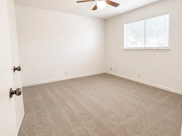 407 N Plant Ave — Photo 10