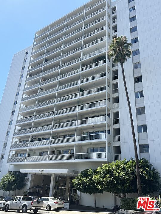 1st image of 999 N Doheny Dr APT 305