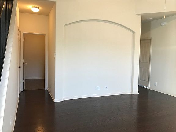 3rd image of 2001 Nestlewood Dr