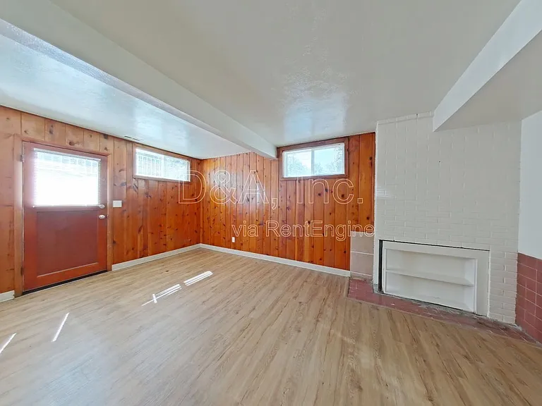 2703 NW Taylor Ave — Photo 3