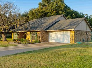 1501 Hackberry St, Hearne, TX 77859