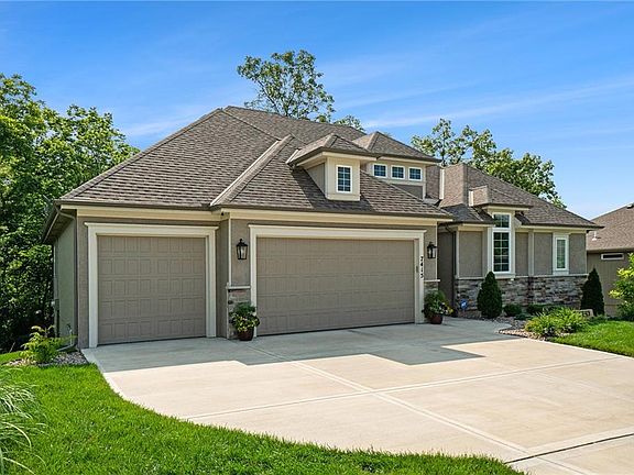 4th image of 7415 NW Forest Lakes Dr