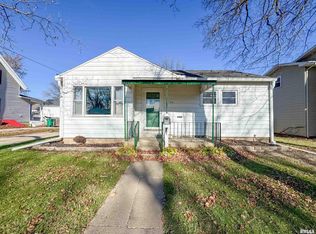 139 E Court St, Farmington, IL 61531