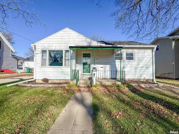 139 E Court St, Farmington, IL 61531