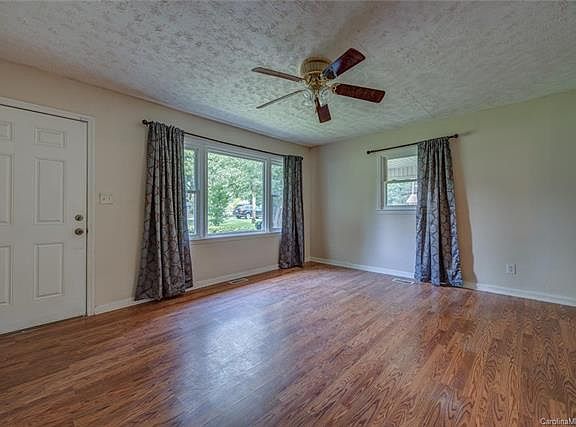 3rd image of 1624 Rhonda Dr