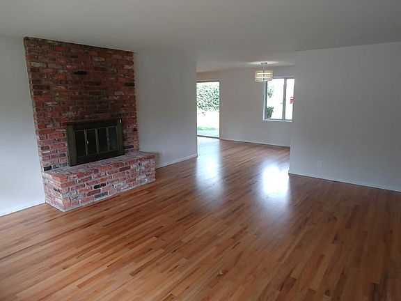 2nd image of 16626 SE 11th St