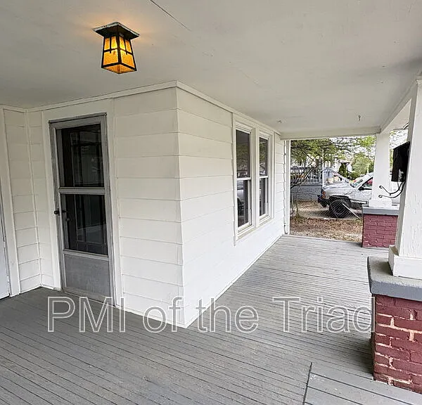 1110 Adams St — Photo 3