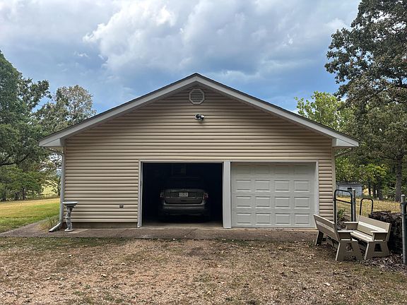 4th image of 690 County Road 865