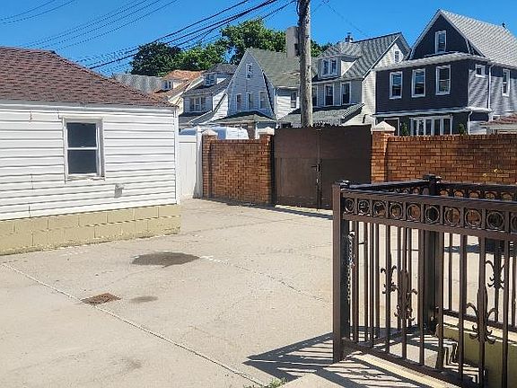 5th image of 13019 116th Avenue