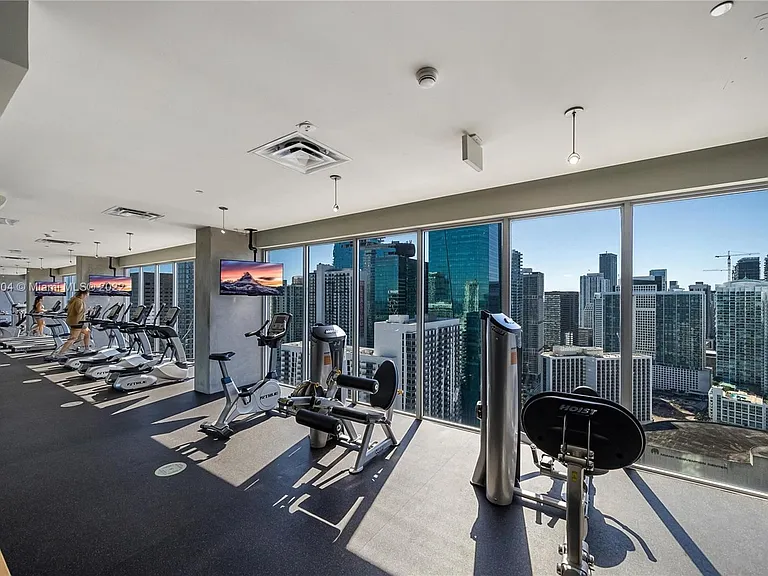 151 SE 1st St #Penthouse 02 — Photo 8