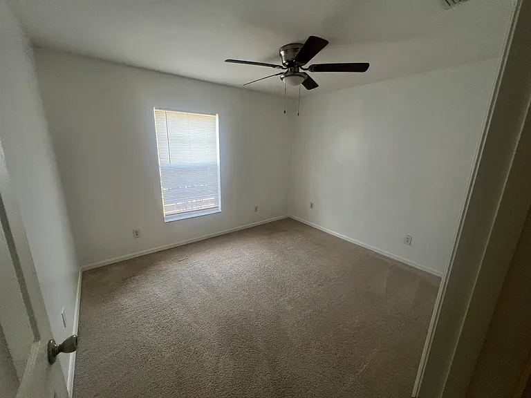 857 Buchanan Ave SE — Photo 6