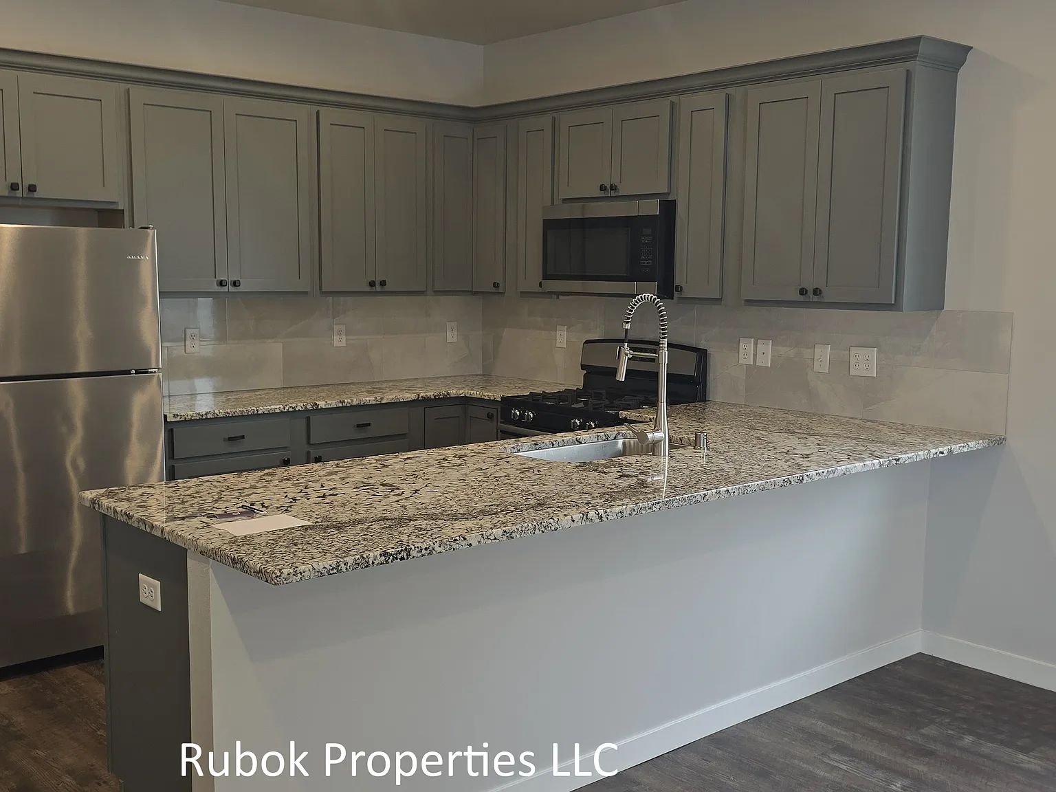 3 bed, $1,845 — Photo 2
