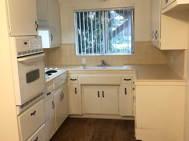 1224 Viola Ave #B — Photo 5