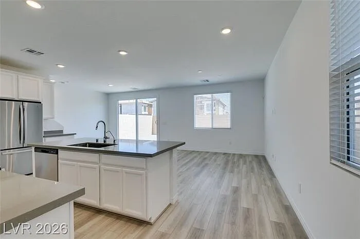 3 bed, 2.5 bath, 1560 sqft, $2,380 — Photo 4