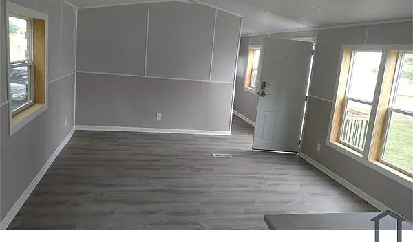 3 bed, 1350 sqft, $850 — Photo 2