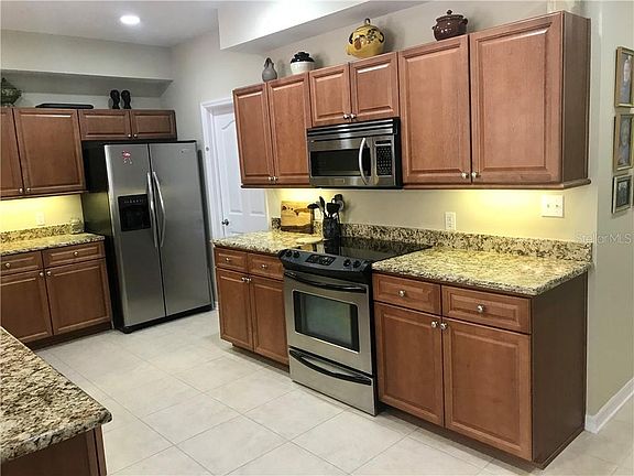 2nd image of 612 Wells Ct Unit 202