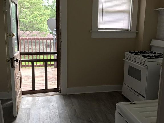 3rd image of 140 Park Dr #3A