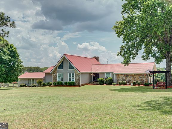5th image of 335 Old Farm Rd