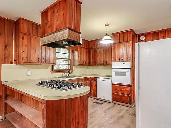 2nd image of 2596 Johnson Dr
