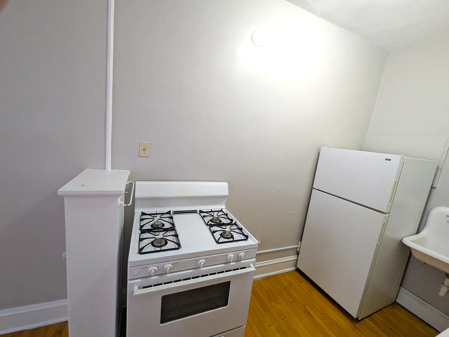 Studio, 600 sqft, $950 — Photo 4