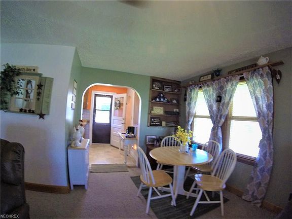 3rd image of 214 Edgelawn St