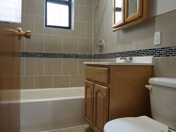 3rd image of 140 W 238th St APT D31