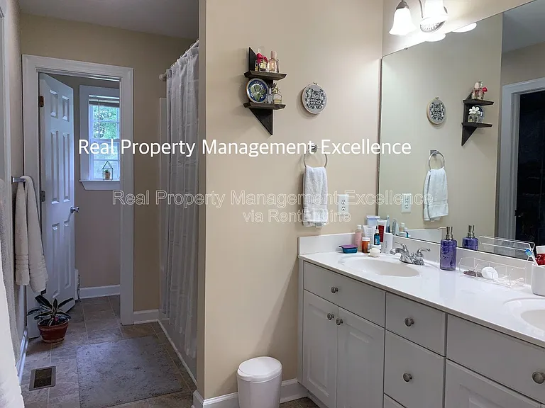 28 Clover Dr — Photo 9