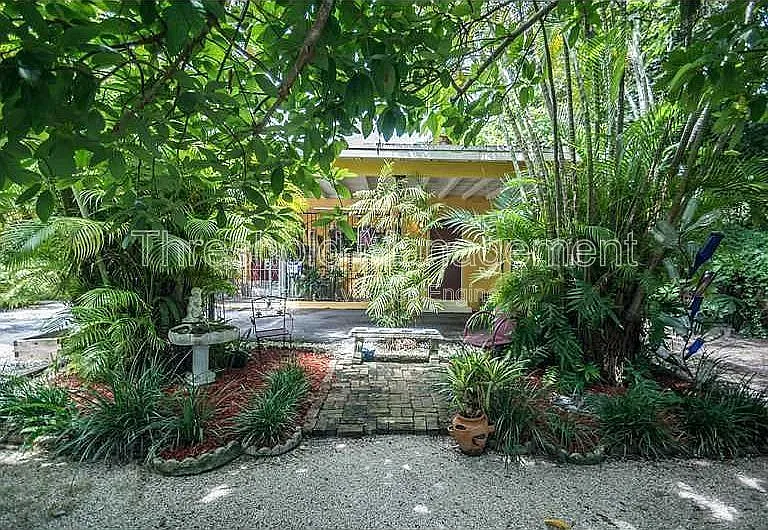 6910 SW 64th Ave — Photo 42