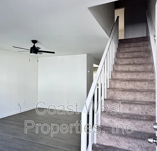 1174 Cypress Ave — Photo 2