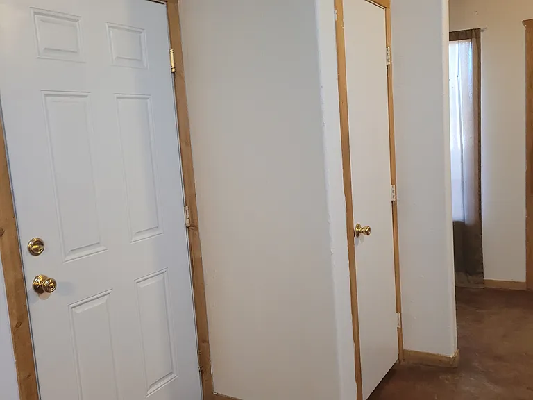 Boor to garage (L) and pantry