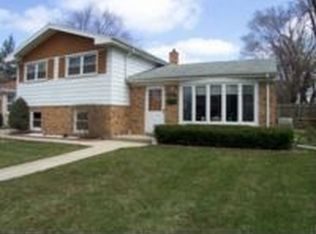 911 S Wa Pella Ave, Mount Prospect, IL