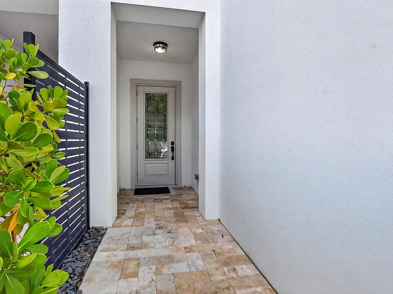 500 NE Wavecrest Way — Photo 8