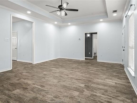 4th image of 755 Labarre St