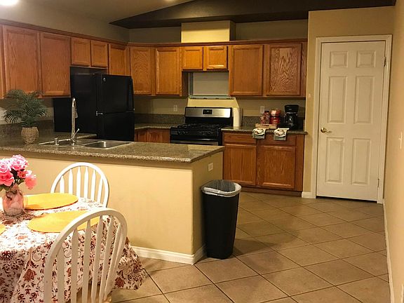 4th image of 13019 Caliente Dr