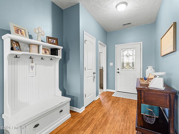 4th image of 210 Classy Court