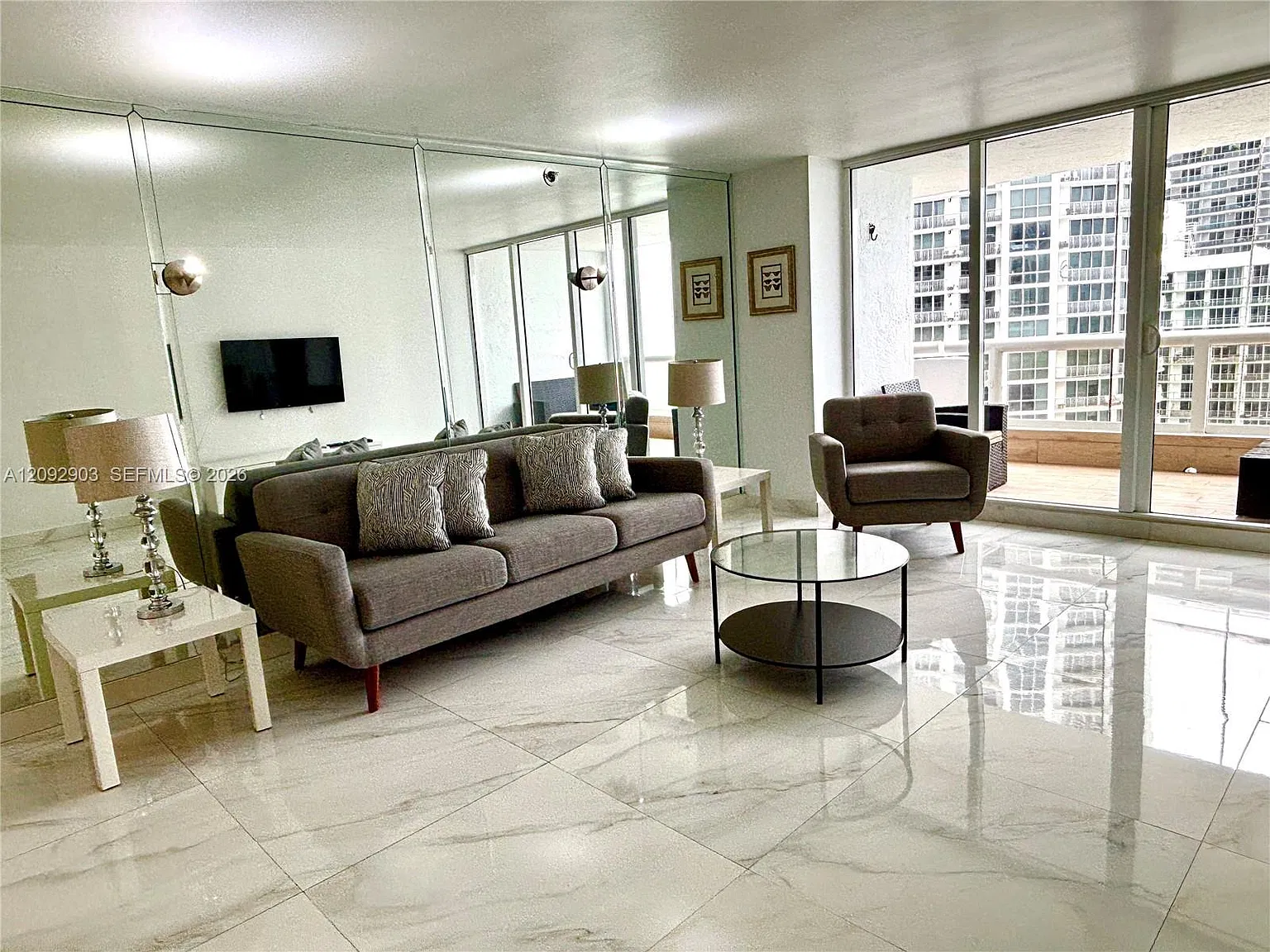 Venetia Condo — Photo 4