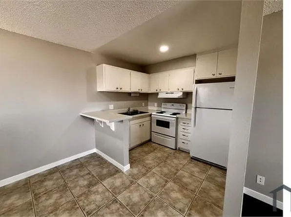 520 Albert Ave APT 4, Las Vegas, NV 89119