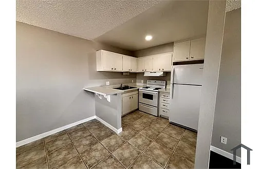 520 Albert Ave Photo 1