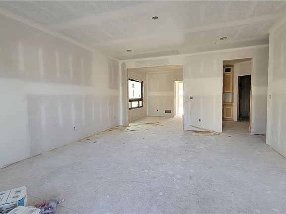 5th image of 1006 S Harmony Ave