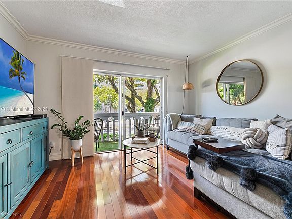 3rd image of 100 Edgewater Dr APT 241