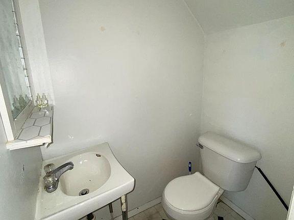 5th image of 503 S 1st St