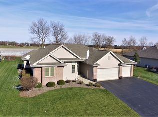 6018 Sweet Grass Dr, Roscoe, IL 61073